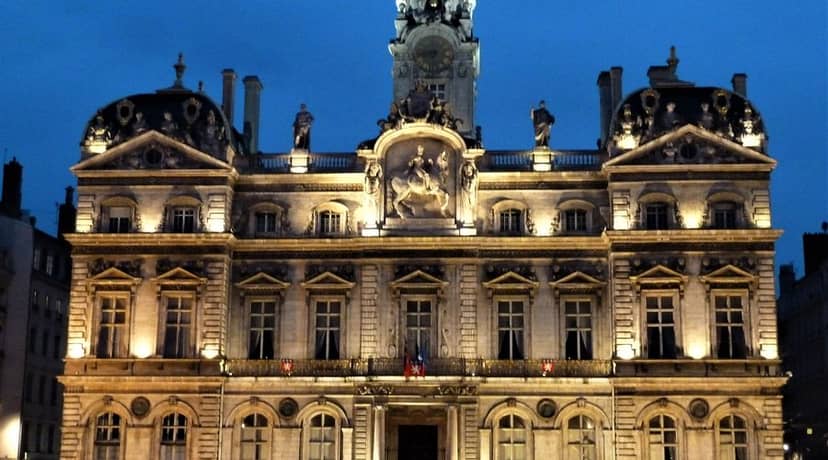 Illuminated City Hall in Lyon, ideal backdrop for events and conferences.