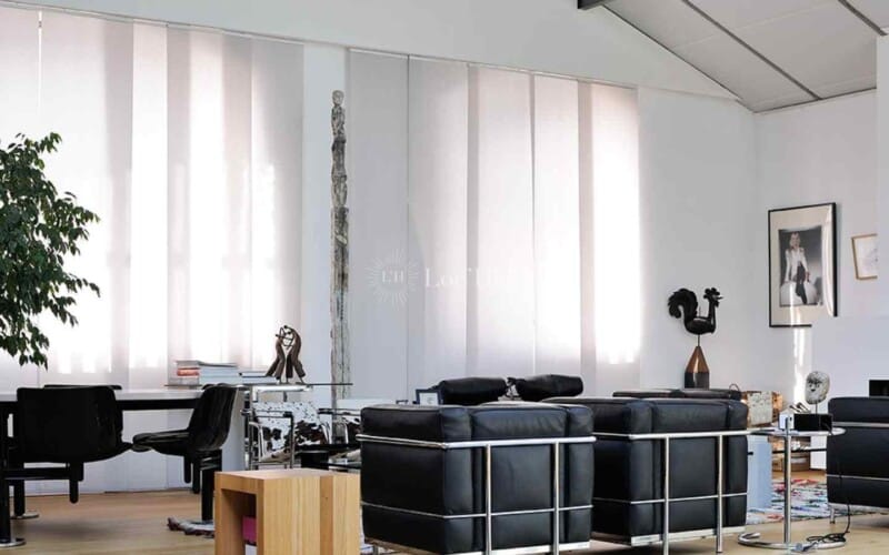 Modern meeting space with sleek furniture, perfect for brainstorming sessions.