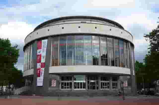 Performing arts theater
