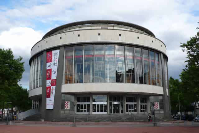 Performing arts theater