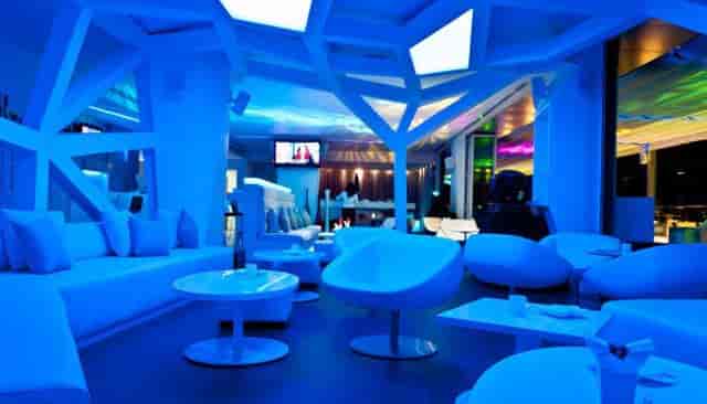 Stylish meeting room at HUES Boutique Hotel, perfect for upscale events and networking.