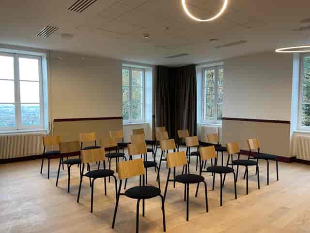 Conference room in Carré Fourvière, bright and inviting for workshops and meetings.