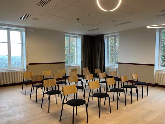 Conference room in Carré Fourvière, bright and inviting for workshops and meetings.