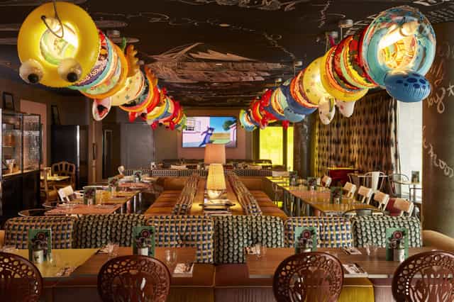 Vibrant Mama Shelter Lyon restaurant with colorful decor for creative meetings and events.