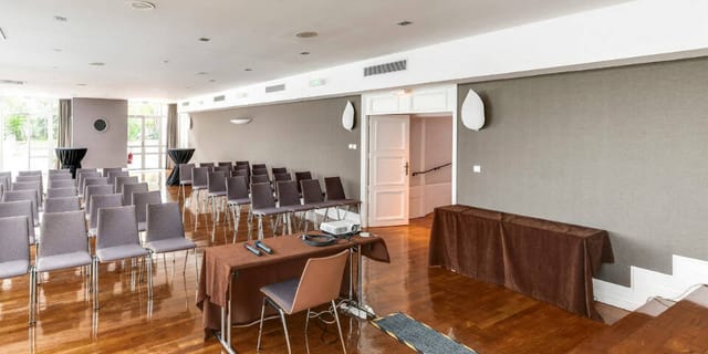 Versatile meeting space in Château de Montchat, perfect for corporate events and seminars.