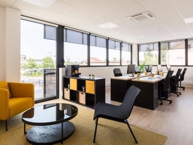 Modern coworking space in La MIETE, ideal for meetings and creative events.
