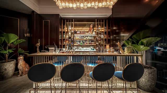 Sophisticated bar at Roar, FIVE Palm Jumeirah Dubai for elegant networking events.
