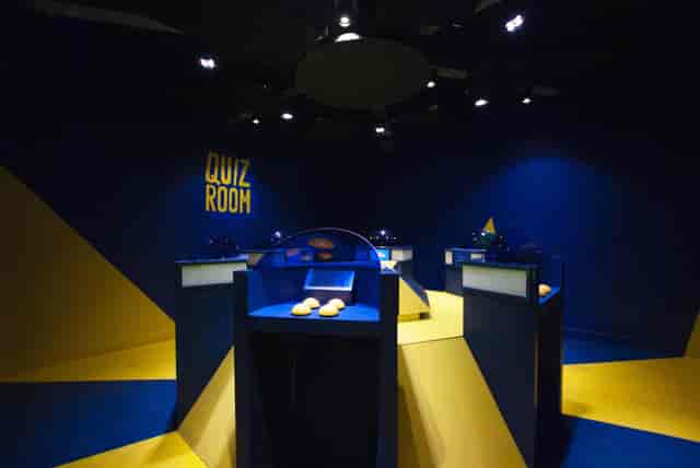 Modern blue and yellow quiz room for interactive team-building events.