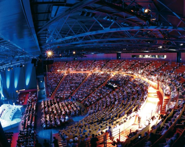 L'Amphithéâtre 3000 in Lyon, tiered seating for a conference or seminar event.