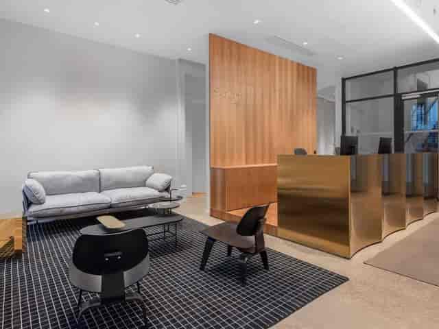 Modern reception area in La Cordée Liberté for corporate meetings and events.