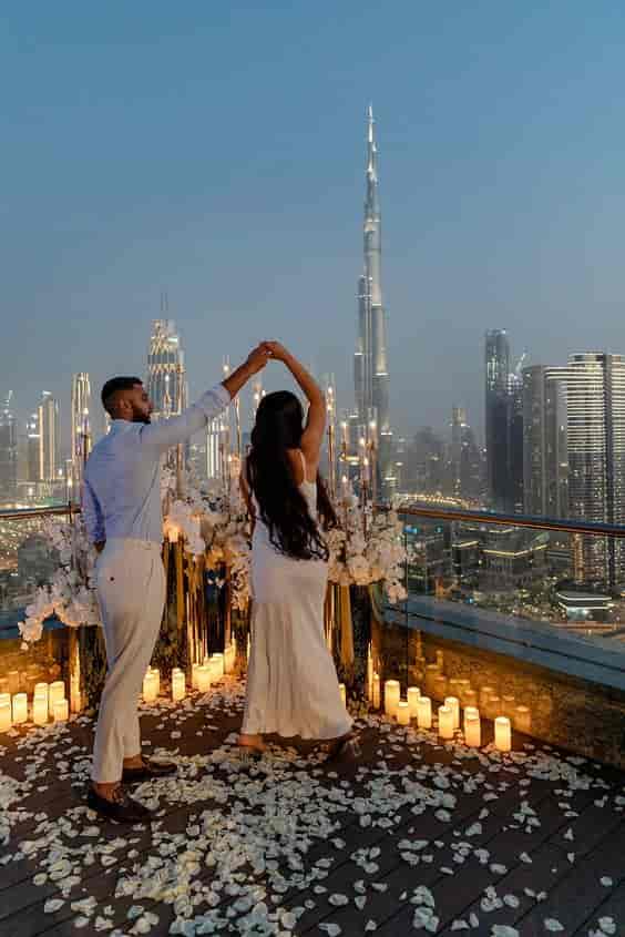 Elegant couple dancing at luxurious Dubai rooftop wedding with stunning skyline.