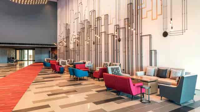 Modern meeting space at Tactic 5, Aloft Dubai Creek, perfect for networking events.