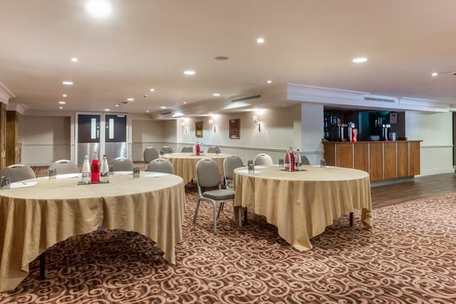 Pinewood Hotel