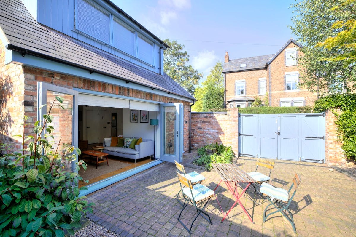 Manchester Holiday Rentals with Outdoor ...