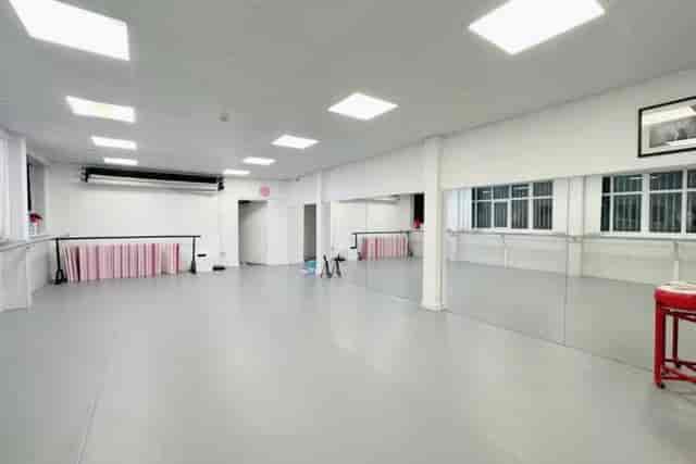 Spacious rehearsal studio with mirrored walls, perfect for meetings and events in Rain City.