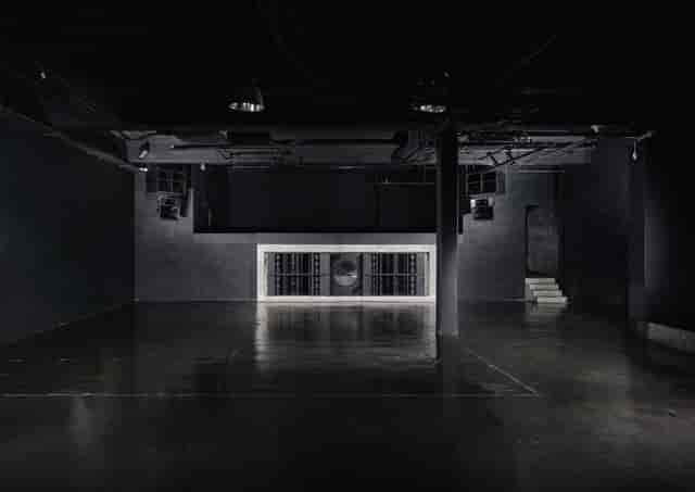Minimalistic event space in Blackout Studio, ideal for corporate events and social gatherings.