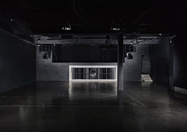 Minimalistic event space in Blackout Studio, ideal for corporate events and social gatherings.