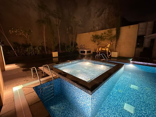 Outdoor swimming pool