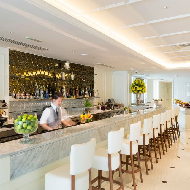 Sleek bar area in Bistro La Serre, perfect for cocktails and networking events.