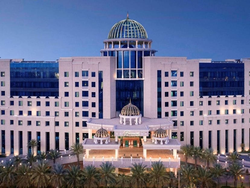 Sophisticated restaurant in Fairmont Riyadh, ideal for corporate events and meetings.