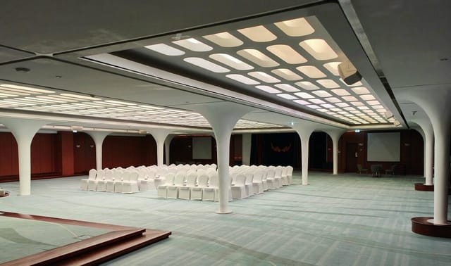 Dubai stopover (QE2) | Tony Bryer