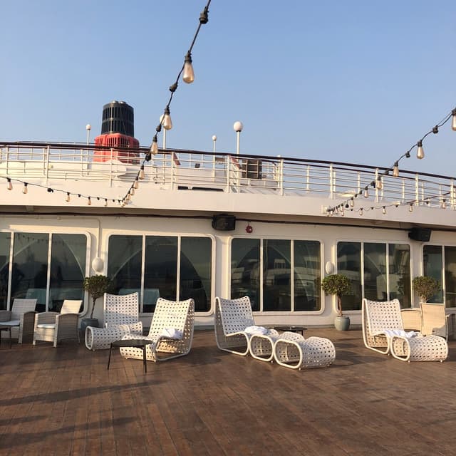 Yacht Club – Deck