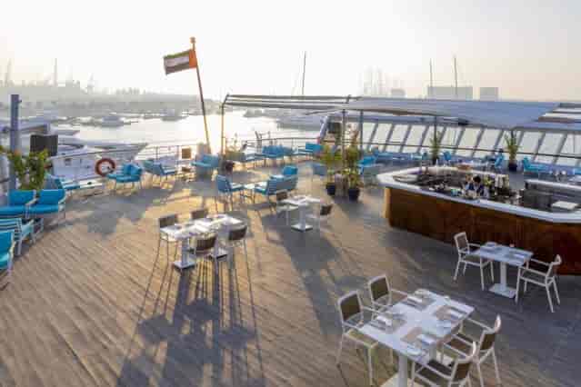 Yacht Club deck on Queen Elizabeth 2, stylish bar, ideal for events and meetings.