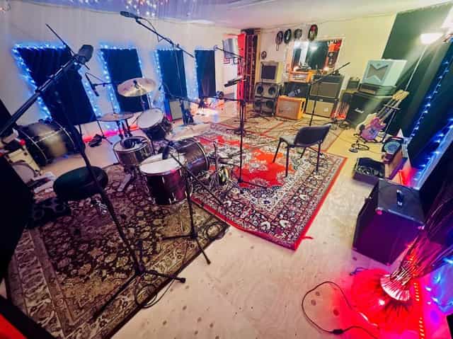 Vibrant Kingfisher Studios meeting room for music events and creative workshops.