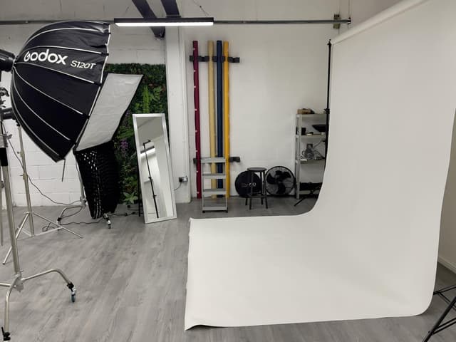 VisualVerse Studios