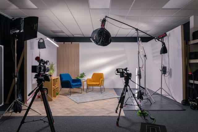 Hybrid event studio with professional lighting, ideal for webinars and interviews.