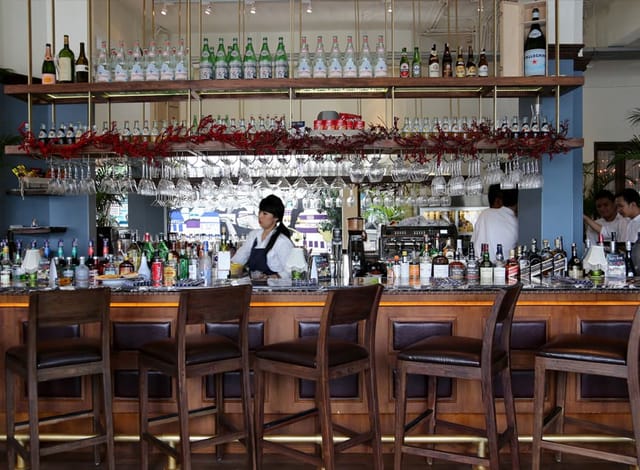 Elegant bar in Le Quartier, perfect for cocktail receptions and networking events.