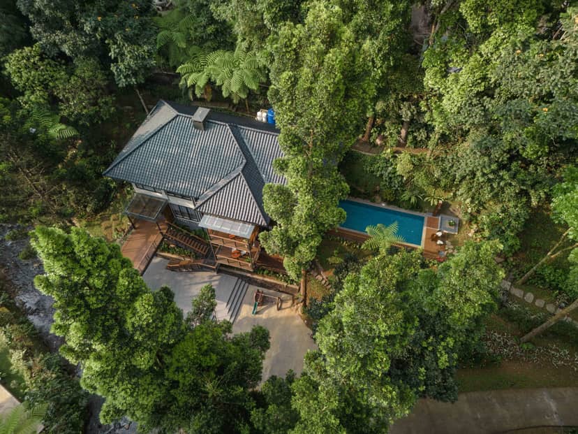 Beachfront Villas in Plataran Indonesia, serene venue for retreats and corporate events.