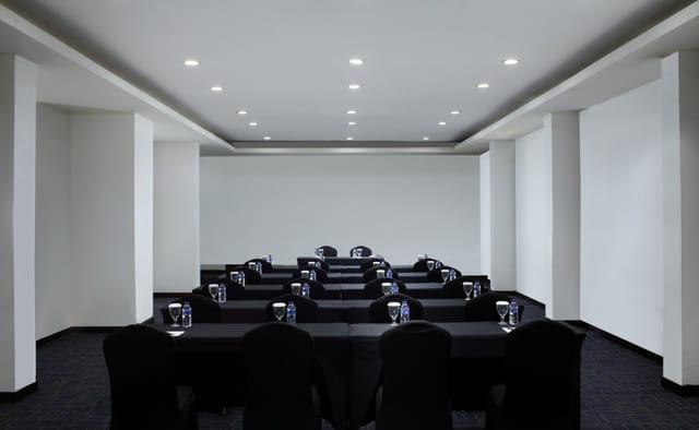 Contemporary ballroom at Grandkemang Hotel Jakarta for corporate events and workshops.