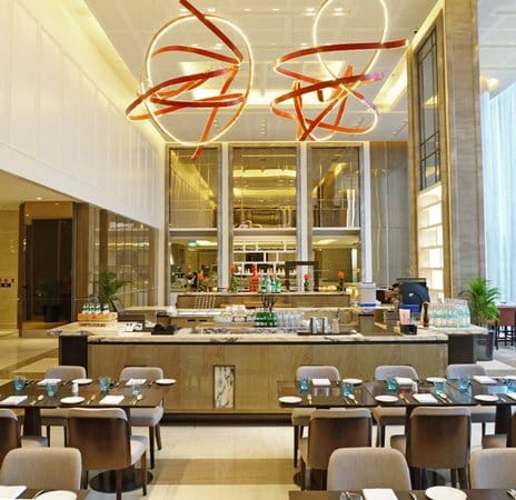 Modern dining area in Anigré, perfect for corporate meetings and events.