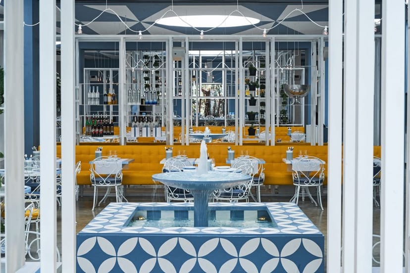Elegant dining space in Da Maria with a fountain, perfect for upscale events and gatherings.