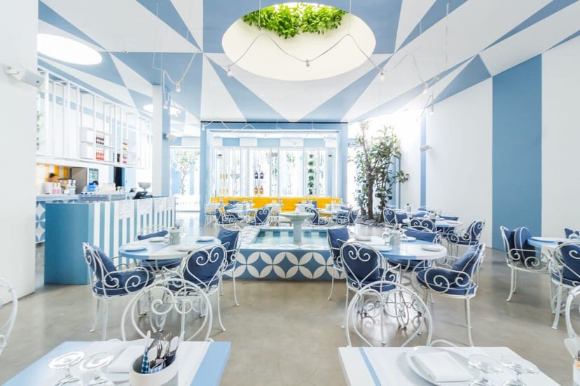 Chic blue and white bar in Da Maria, perfect for networking events and meetings.