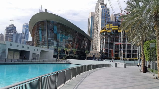 Alt text: Stunning Dubai Opera Promenade with modern architecture, ideal for events and gatherings.