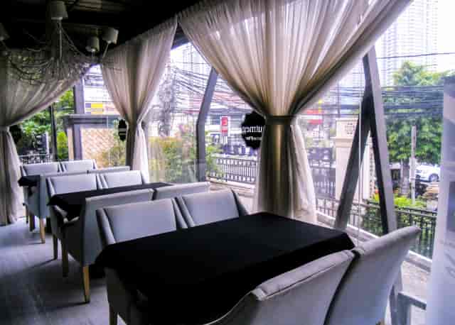 Stylish dining area in Toeti Roosseno Plaza, perfect for events and gatherings.