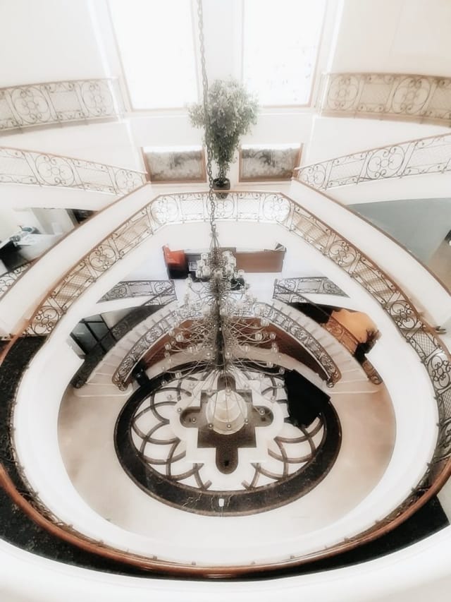 Toeti Roosseno Plaza – Toeti Roosseno Plaza
