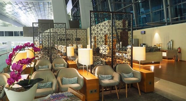 Modern Elite Club Lobby with stylish seating, ideal for networking events and social gatherings.