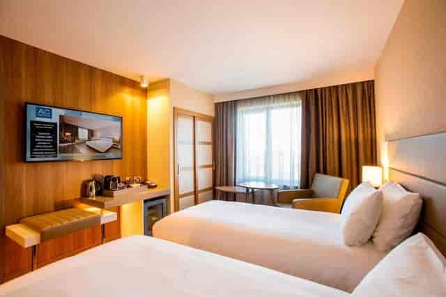 Modern meeting room with twin beds, ideal for business events in AC Hotel Manchester.