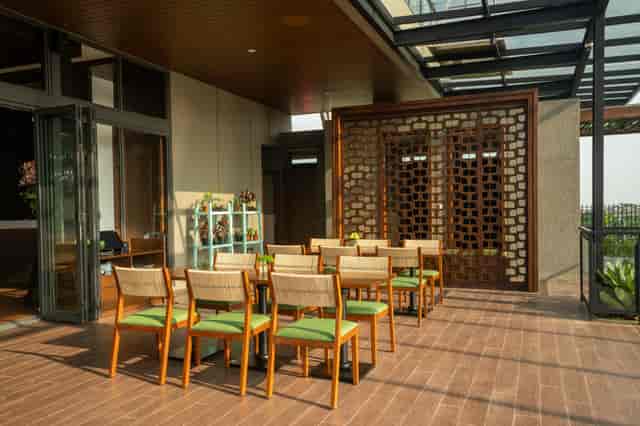 Outdoor meeting space at Teras Summarecon Serpong, ideal for workshops and networking.