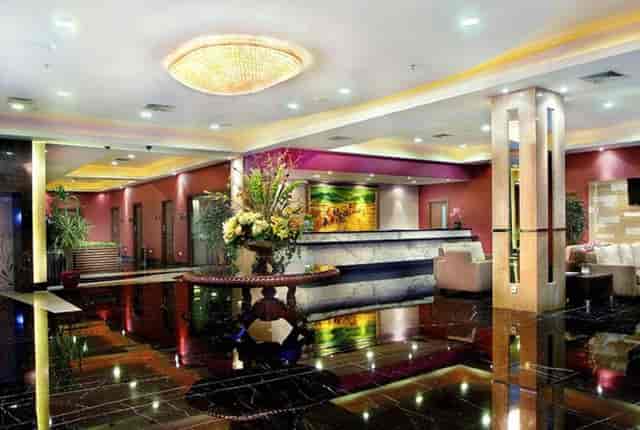 Elegant Royal Palm Hotel conference center lobby with modern decor, ideal for networking events.