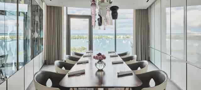 Modern boardroom with panoramic waterfront views for meetings and events in Hamburg.