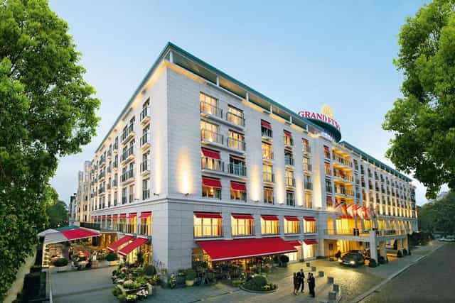 Elegant Grand Elysée Hamburg conference rooms for corporate events and gatherings.