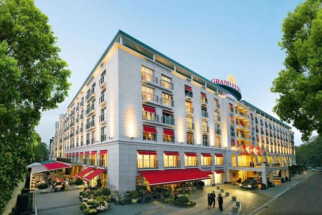 Elegant Grand Elysée Hamburg conference rooms for corporate events and gatherings.
