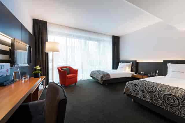Modern double room at THE MADISON Hotel Hamburg, perfect for event attendees.