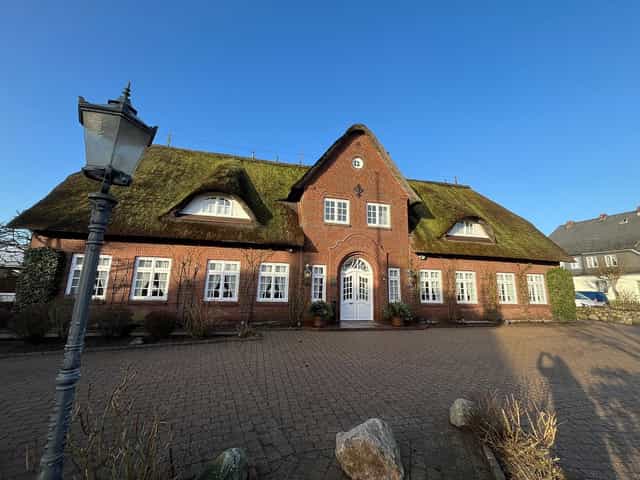 Thatched-roof restaurant in Hotel Jörg Müller, perfect for retreats and gatherings.