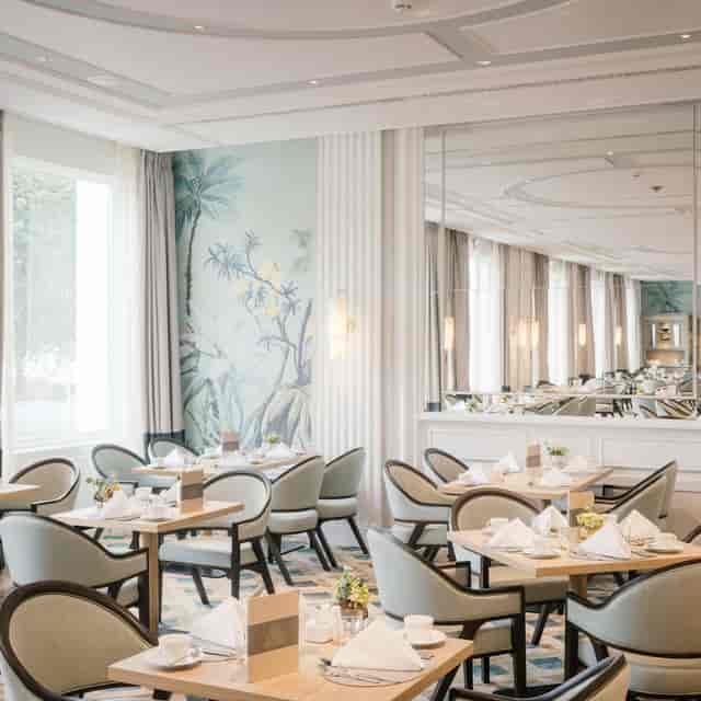Elegant Alstersalon event space in Hotel Atlantic Hamburg for upscale meetings and gatherings.