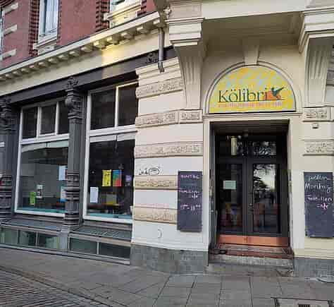 Raum 7 entrance at Kulturhaus Eidelstedt, ideal for casual events and workshops.